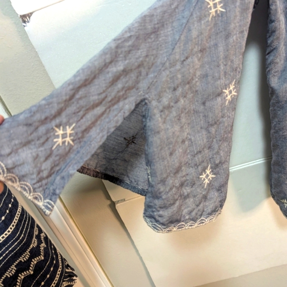 Johnny Was Blue Gray Embroidered Blouse with Relaxed Fit - Picture 4 of 7